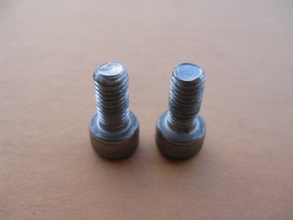 2002-2010 LEXUS SC SC430 ЦЕНТРАЛЬНЫЙ ОБОД КОЛЕСА (2) КОЛПАЧОК СТУПИЦЫ БОЛТ ВИНТ OEM Б/У - Изображение 2 из 4