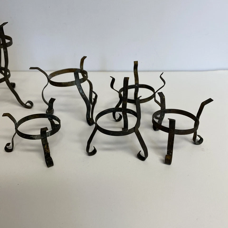 Lote de 11 soportes de exhibición de metal y latón para arte tribal asiático y otros objetos de arte Foto 4 de 4