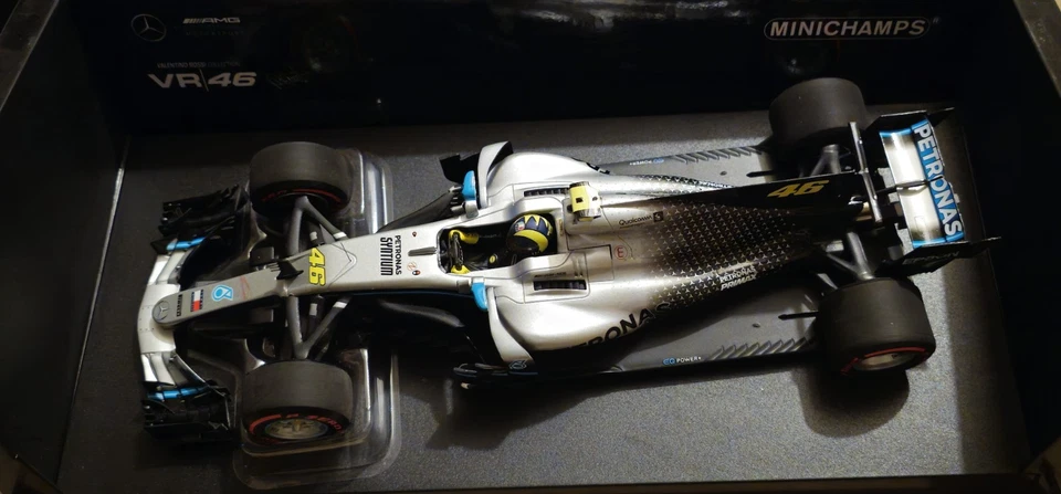 Minichamps Mercedes W08 Valentino Rossi/Lewis Hamilton Ride Swap Valencia 2019 - Bild 4 von 4