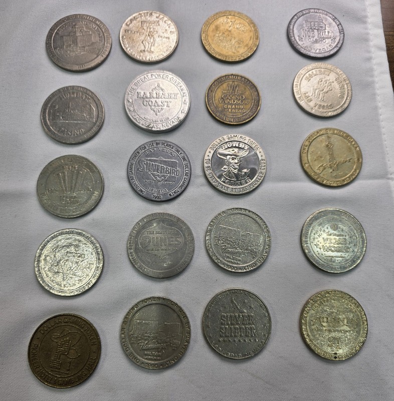 Lot of Vintage Casino $1  Tokens chips coins Dune Barbary coast Windsor Silverbi