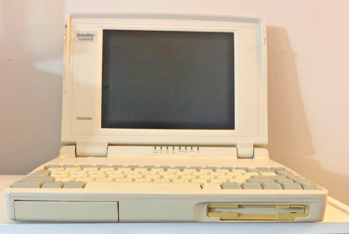 Vintage Toshiba Satellite Laptop - UNTESTED - T1950CS/200 PA1152U