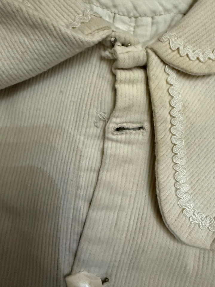Antique Victorian circa 1900's Toddler White Coat with Mother Of Pearl Buttons - Image 3 of 4