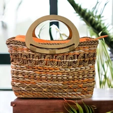 WICKER RATTAN WOODEN HANDLE ZIP TOP HANDBAG ORANGE WOVEN STRAW BEACH