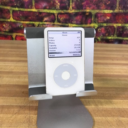 Apple iPod A1136 White 30GB Classic w/a ton of music (Pixels) - TESTED / WORKS