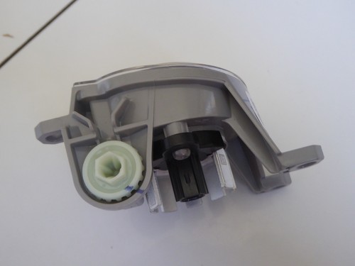 2021 GENUINE TOYOTA HILUX FRONT LEFT LED FOG LIGHT 81220-02150 - Picture 5 of 8