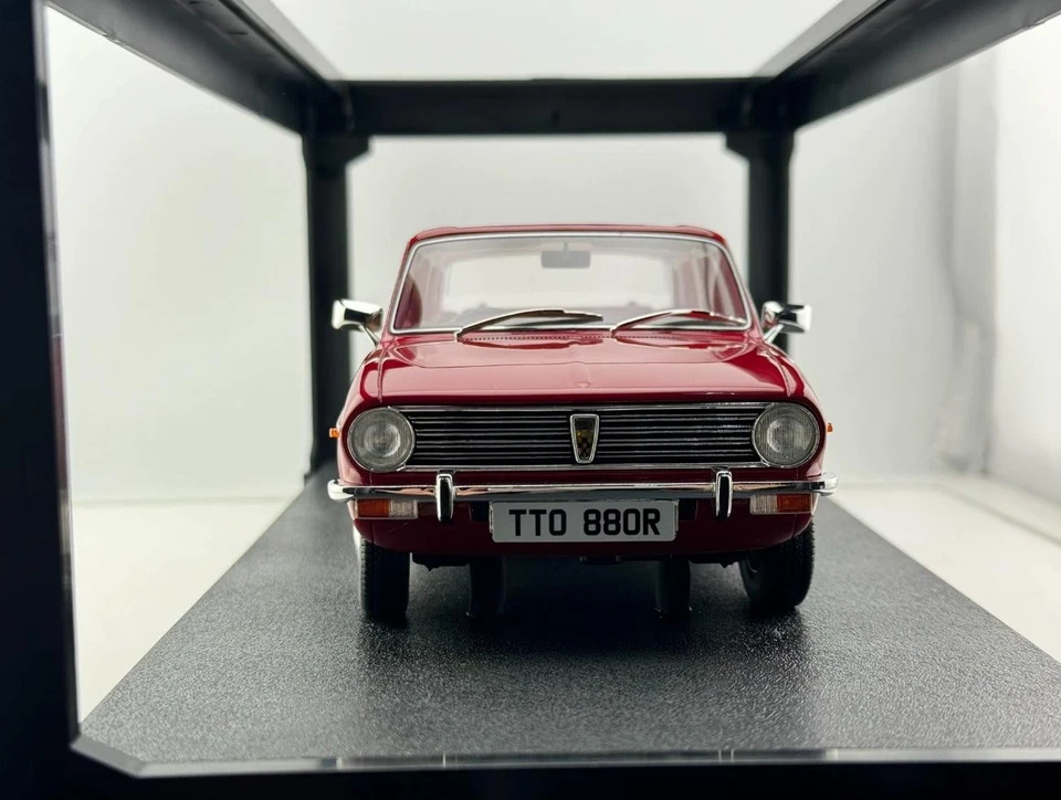 Cult Models 1:18 Scale Austin Maxi carmine 1971-1979 Red Resin Model Car - Image 3 of 4