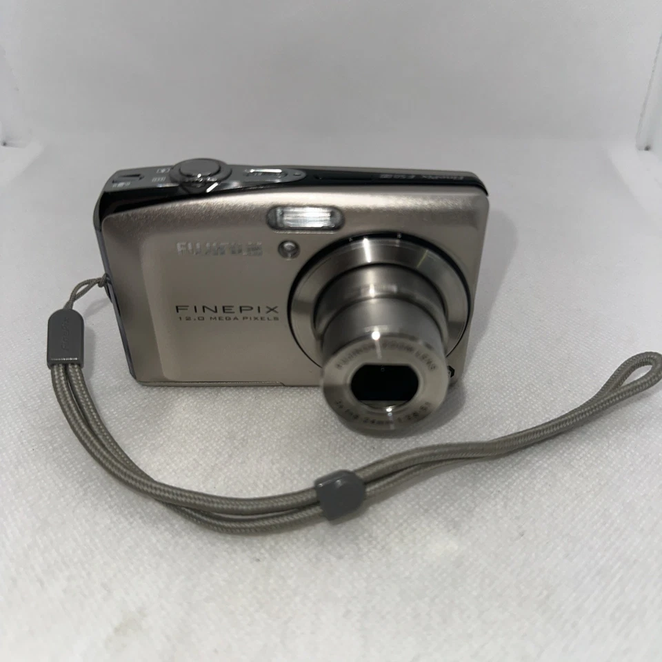 Fujifilm Digital Camera FinePix F50fd 12.0MP Tested Plus Charger Battery 16GB SD - Image 3 of 4