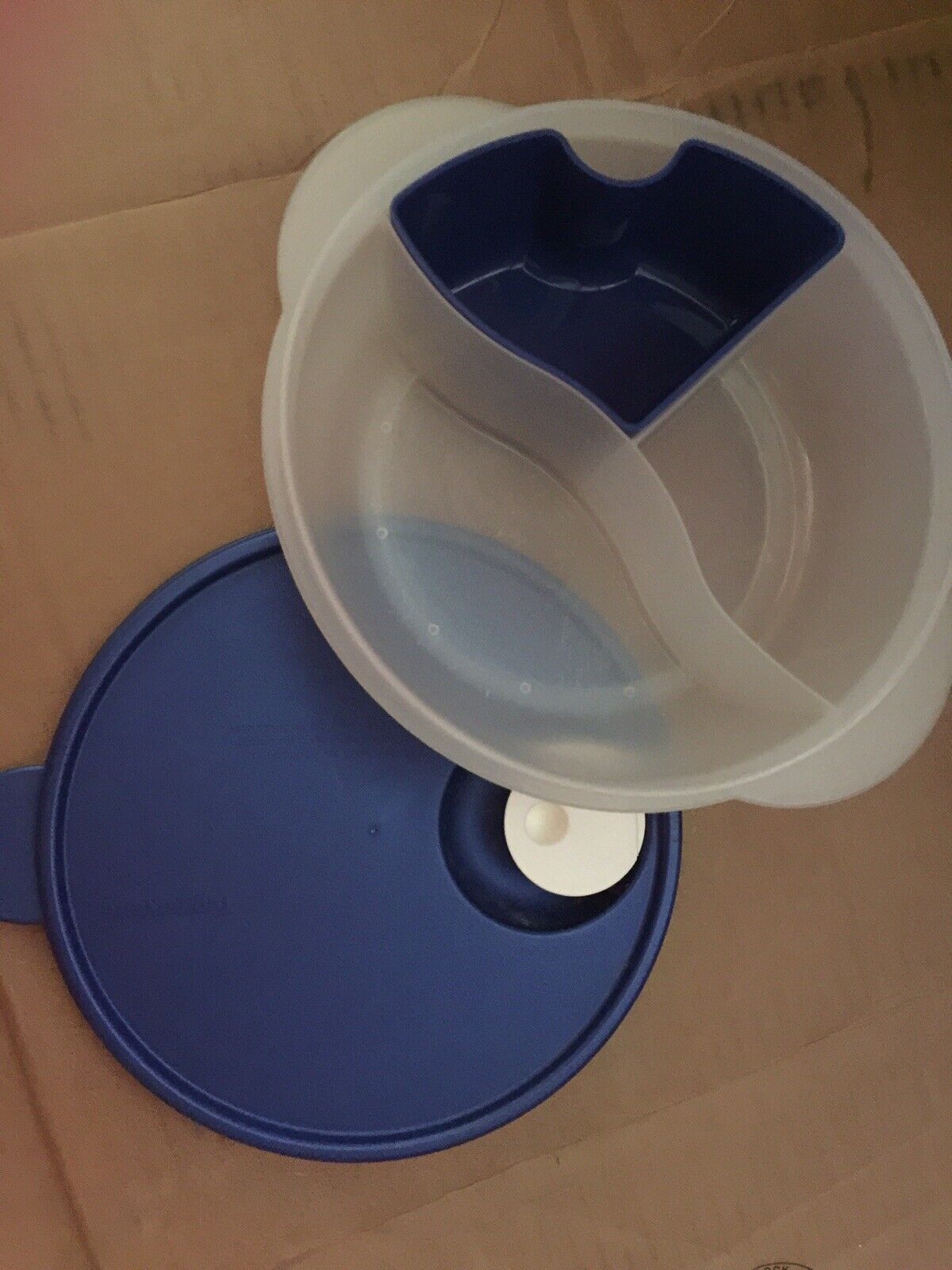 TUPPERWARE Max 88% OFF LUNCH CONTAINER Excellent COMPARTMENTS EEUC CLEAR ROUND BLUE