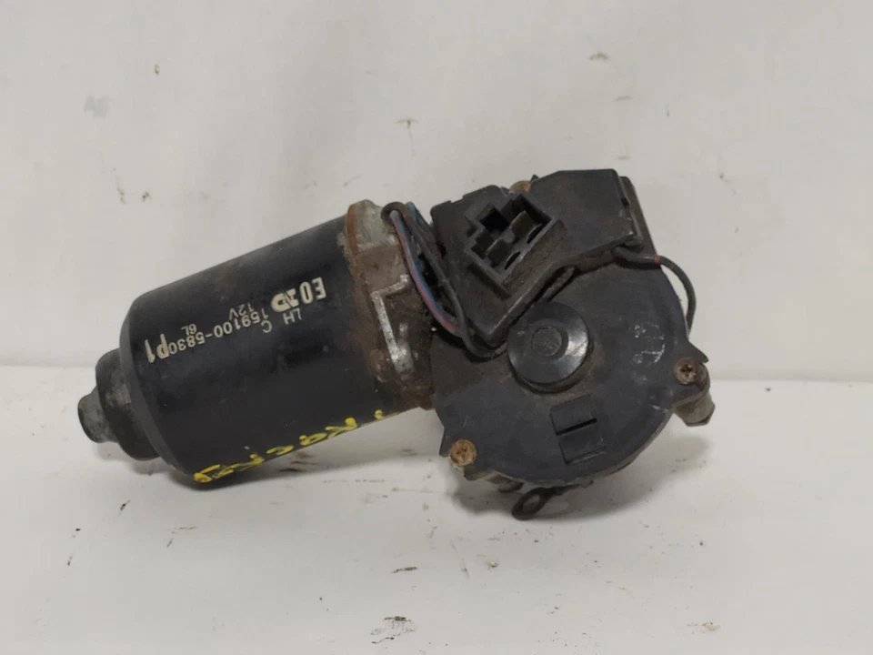 Motor limpiaparabrisas usado se adapta a: Geo Tracker 1992 grado A Foto 2 de 4