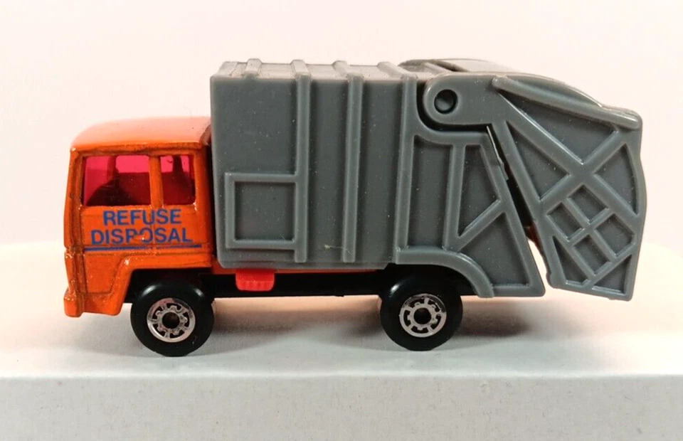 MATCHBOX # 36 ORANGE/GRAY REFUSE TRUCK  MB36 MIB - Image 2 of 4