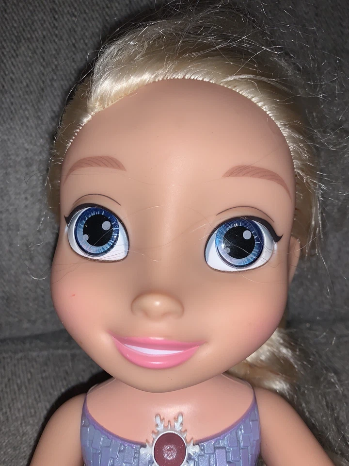 Muñeca Disney’s Elsa Frozen Northern Lights up Sings Talks Jakks Pacific Foto 2 de 4
