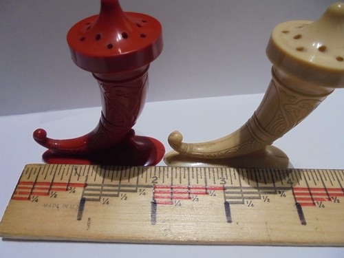 Salt & Pepper Viking Horn or Cornucopia 1960s Plastic - Picture 5 of 6