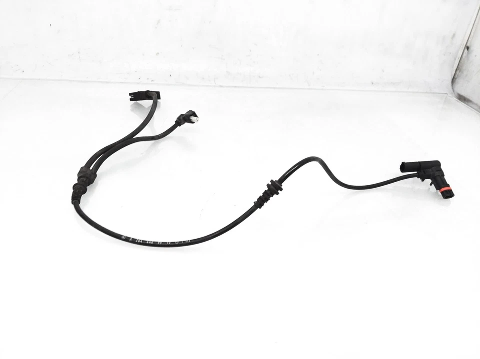 Sensor antifreno rueda ABS pasajero delantero Mercedes-Benz C250 2012-2015 *Tracción trasera* Foto 3 de 4