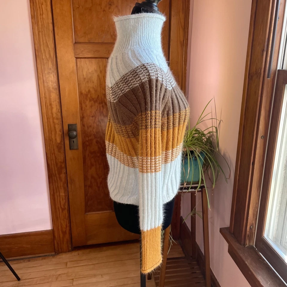 Suéter Y2K Rue 21 listrado com nervuras gola alta pequeno colorblock aconchegante ação de graças - Imagem 2 de 4