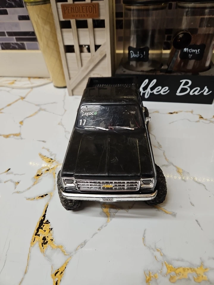 Traxx hi trail Chevy 1/18 scale crawler black - Image 2 of 4