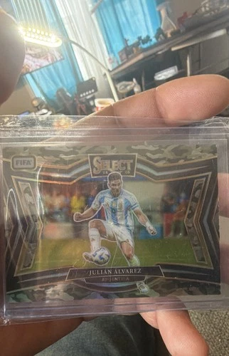 2024-25 Panini Select Fifa - Field Level Julian Alvarez #206 Camo Prizm /135