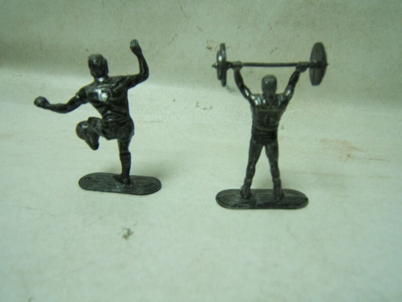Metallions Metal Cast Athletes Weight Lifter and Soccer Player Lot of 2 Hubley - Image 2 of 4