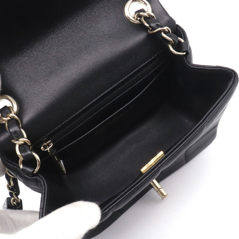ミニ　シャネル CHANEL Caviar Chevron Quilted Mini Rectangular Flap Light