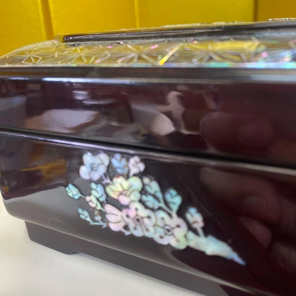 Jubako Bento Box Japanese Motherofpearl work octagonal lacquer confectionery cra
