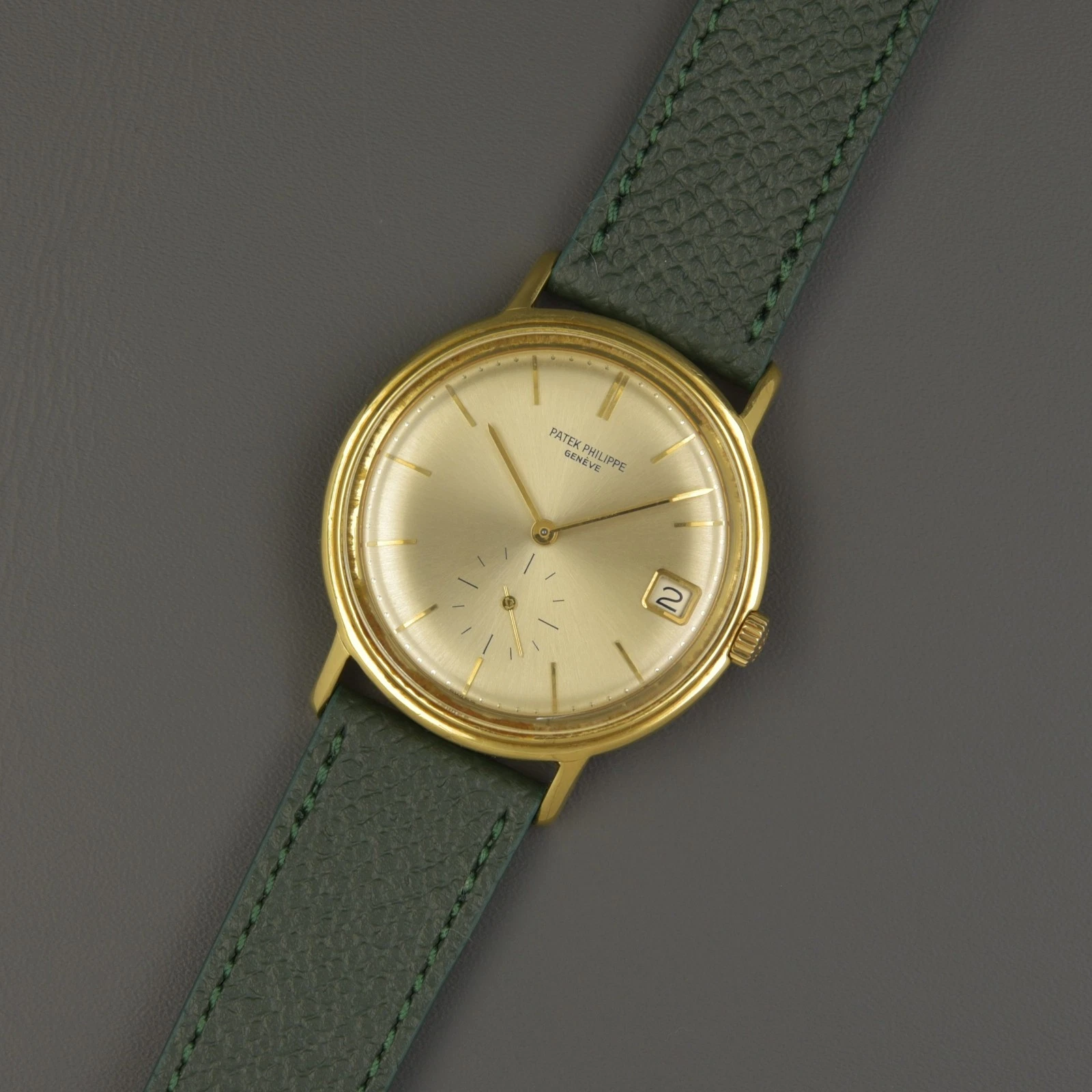 Patek Philippe — Patek Philippe Calatrava 3445 Automatic 18k Gold 35mm Vintage Plexi