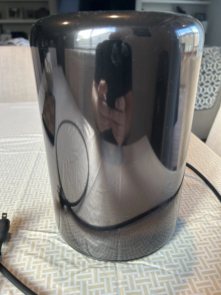 ✅ Apple MAC Pro A1481 POWER TESTED ONLY, FOR PARTS - Image 2 of 4