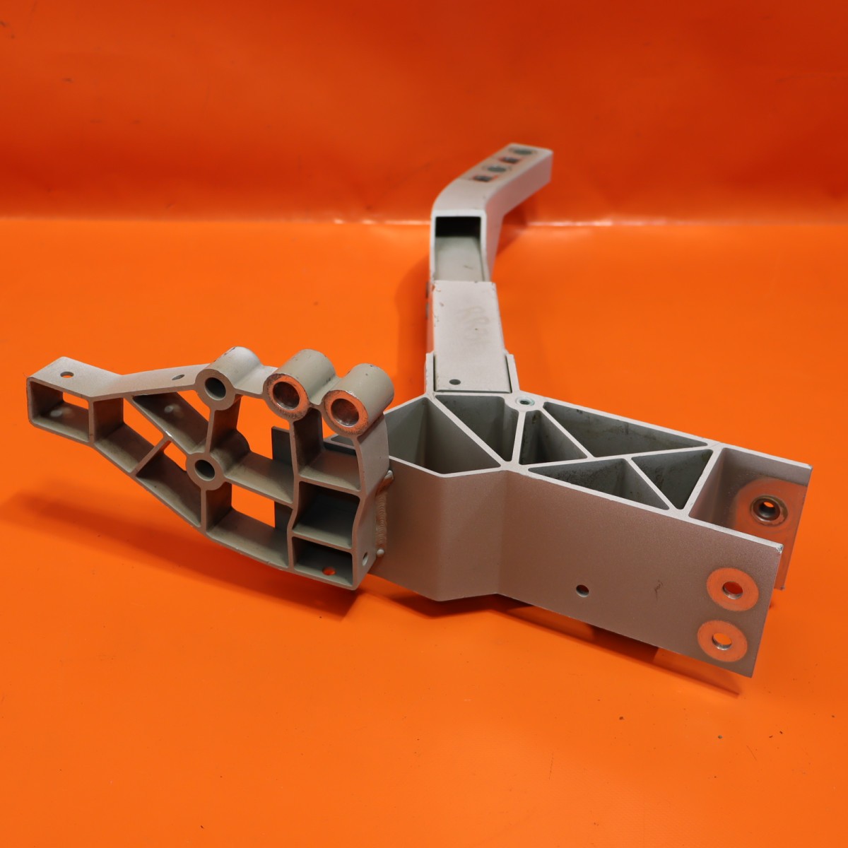 ROLLS ROYCE CULLINAN CARRIER SUPPORT BRACKET RIGHT 2017-2022 2023 41007448932
