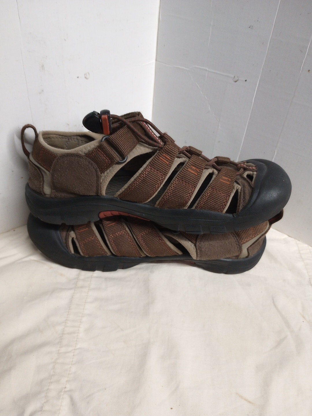 Sandali da trekking marroni Keen Newport da uomo taglia 5