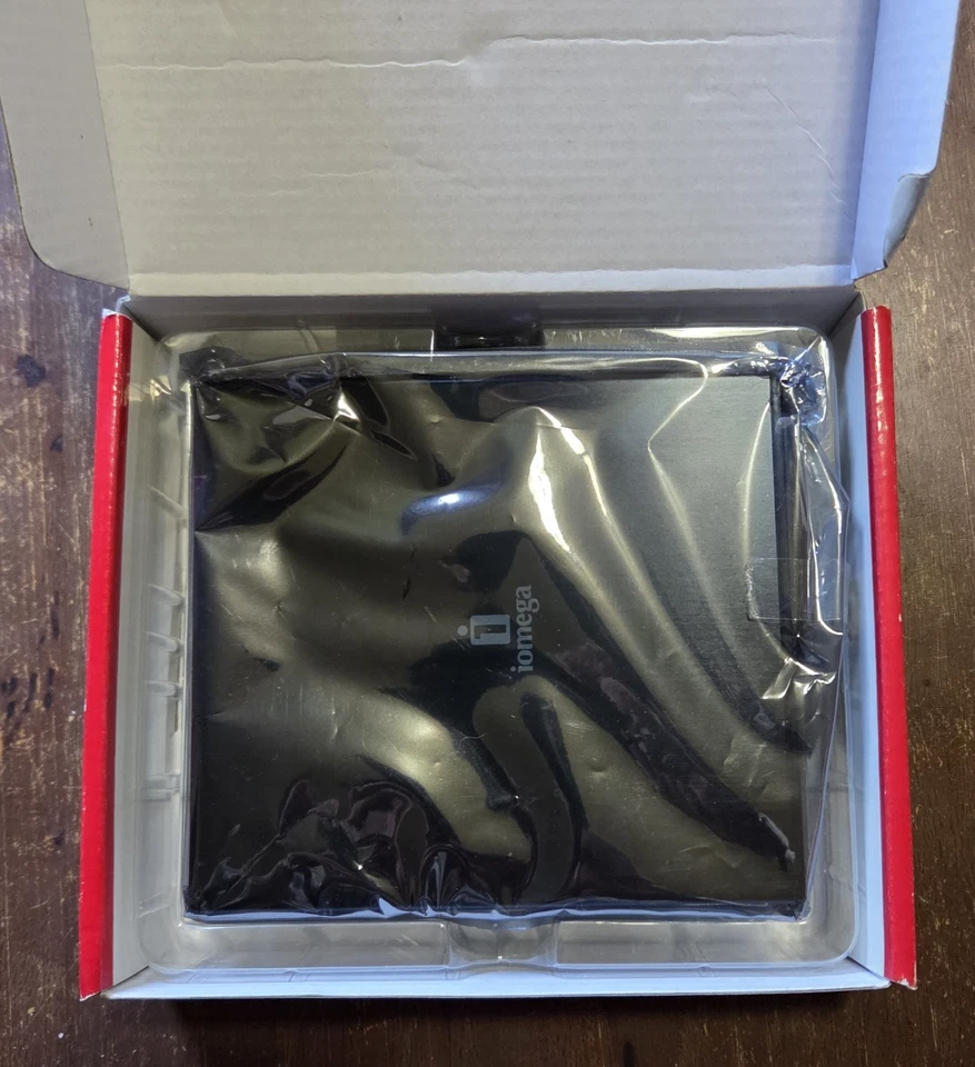 Gravador de DVD Iomega Super Slim 8x formato duplo USB 2.0 unidade externa nova caixa aberta - Imagem 3 de 4