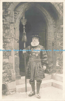 R207849 1424 Beefeater Tower of London Echtfoto Serie Lankester