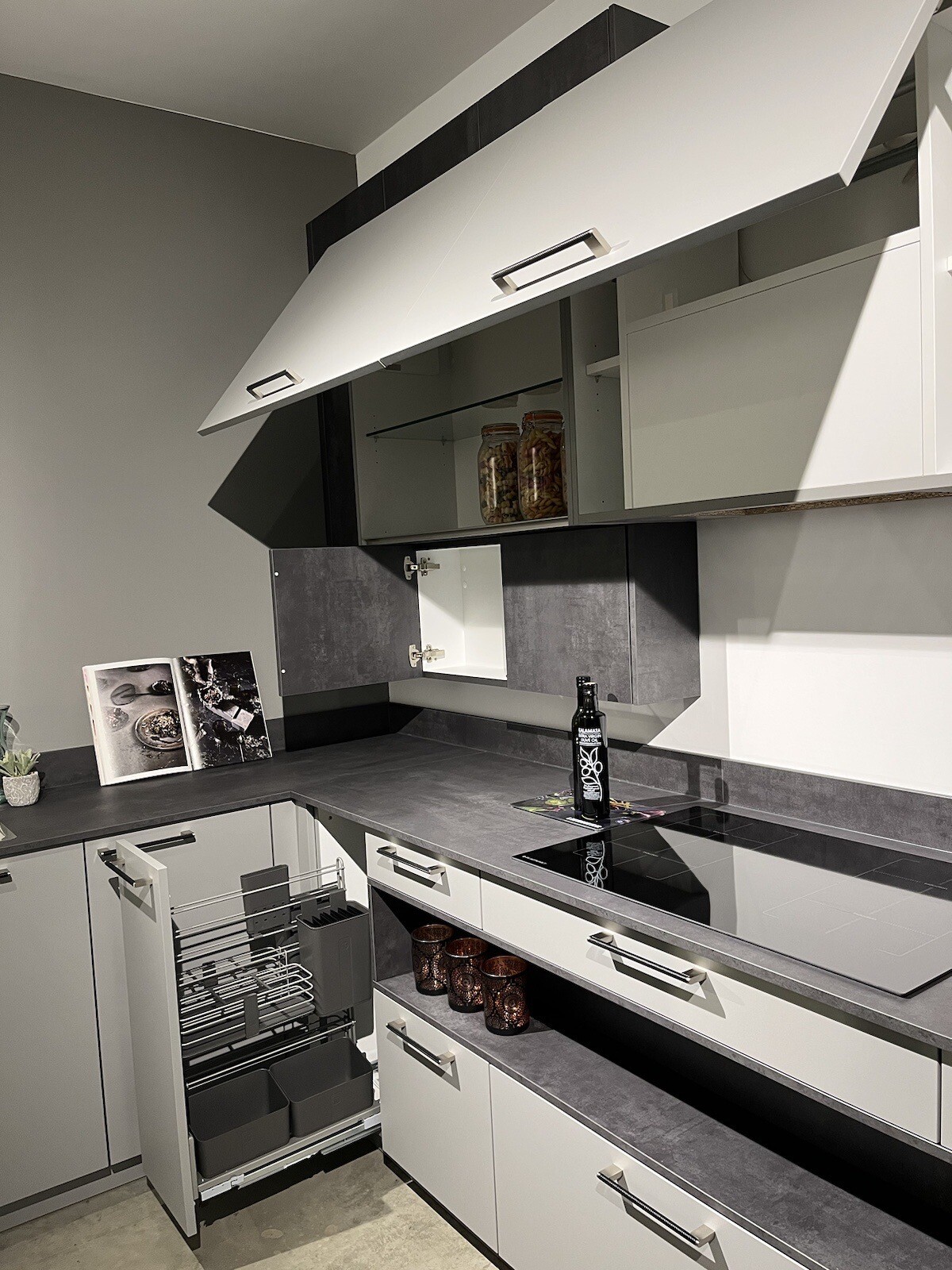 ExDisplay Hacker German Kitchen Pearl Grey And Putty Concrete