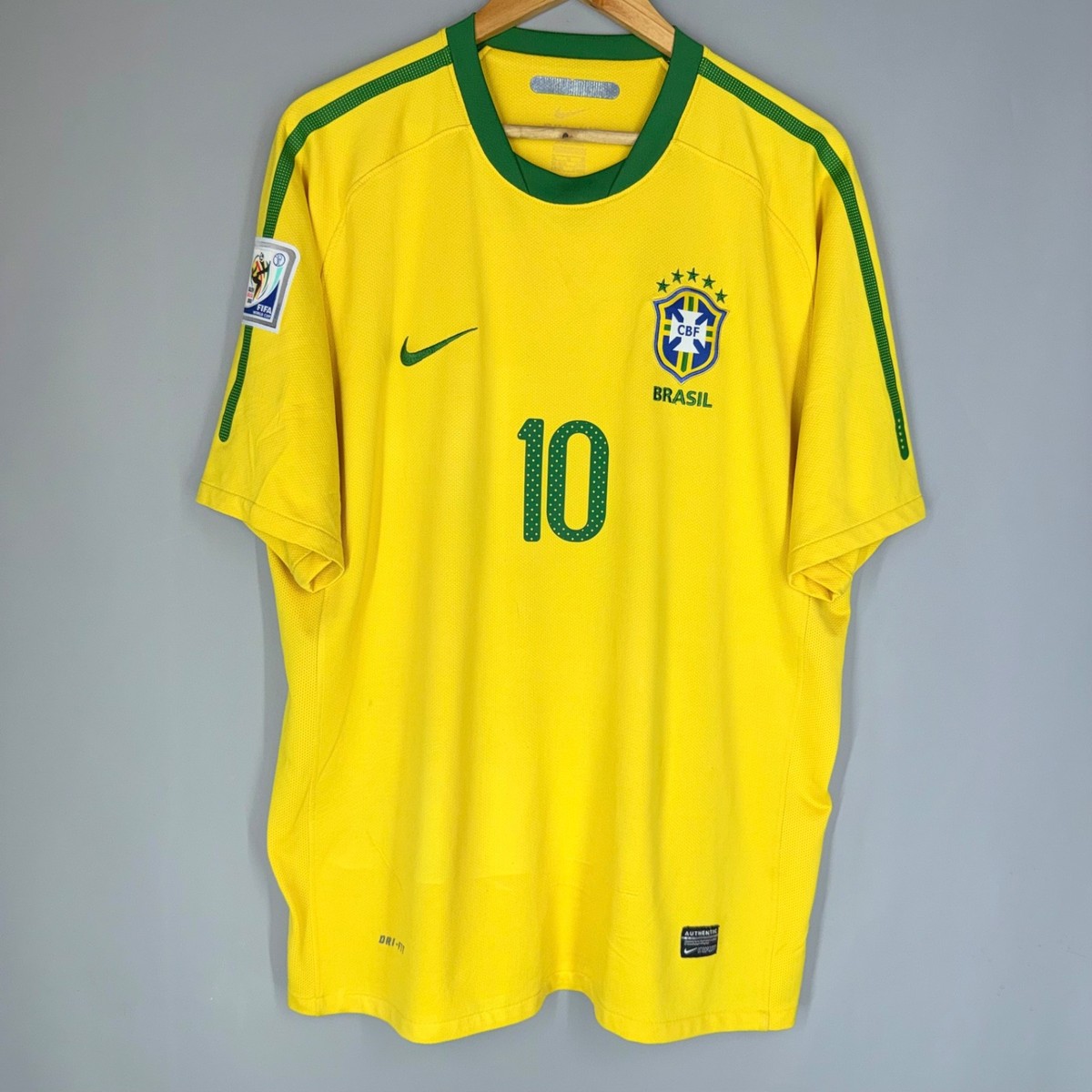 BRAZIL HOME 2010 2011 HOME FOOTBALL SHIRT SOCCER JERSEY NIKE #10