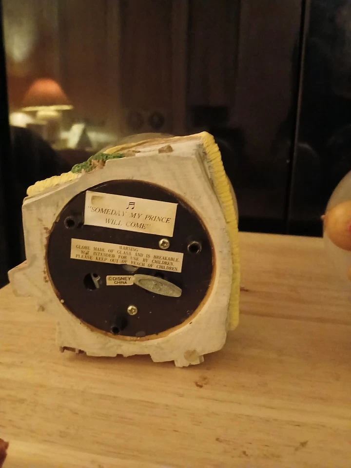 3 globos de neve quebrados da Disney para peças - Imagem 3 de 4