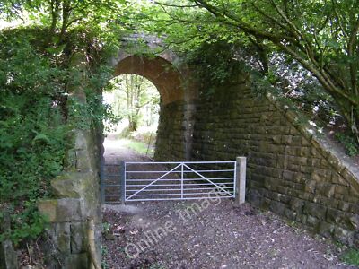 Foto 12x8 GWR Überbrücke Brynna musste steile Böschung hinunterklettern bis g c2010