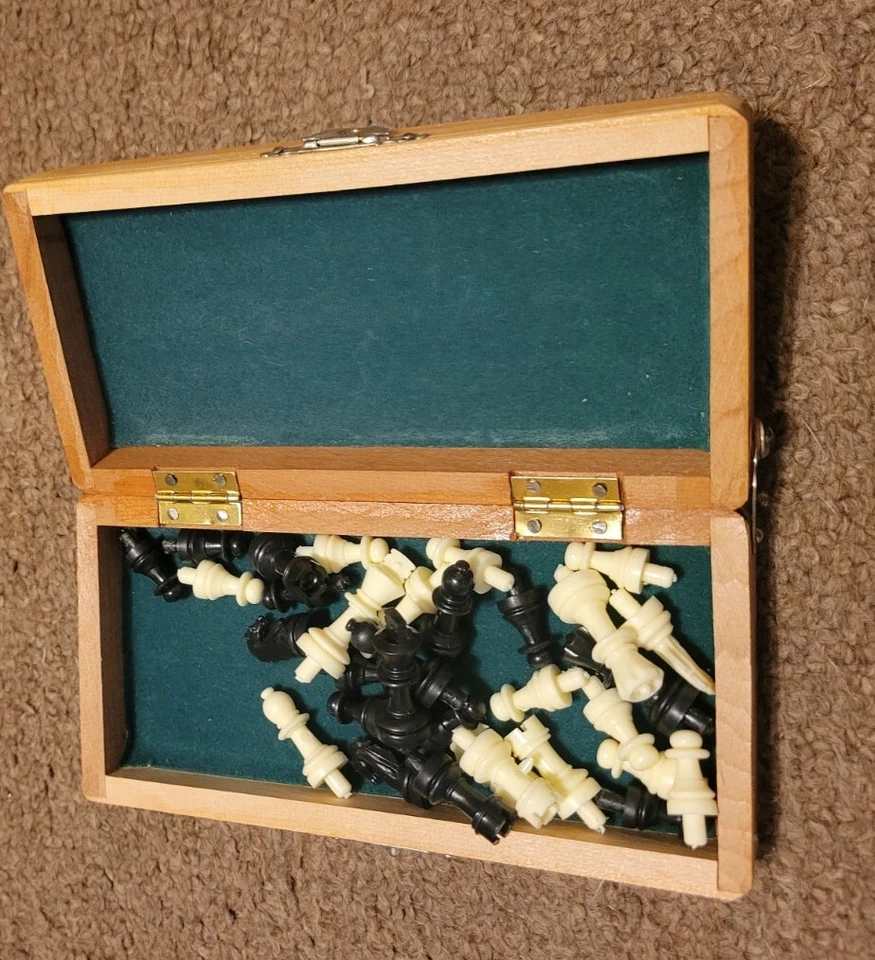 Juego de 18 juegos de viaje de colección ~ fichas de juego de ajedrez de estrategia Dick Tracy Cards Foto 4 de 4