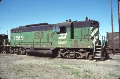 BN 1869 GP-9 AUBURN WA (BURLINGTON NORTHERN) ORIGINAL SLIDE 06-02-79 T18-6