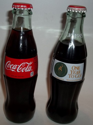 2 Coca Cola 8 Unzen ungeöffnete Sammlerflaschen..............................a - Bild 2 von 4