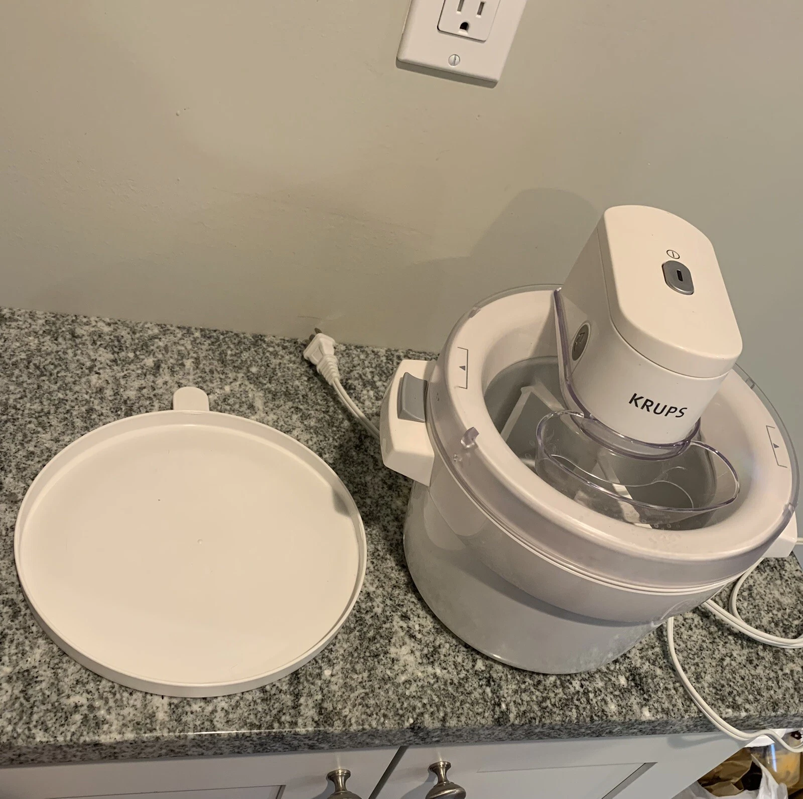 KRUPS Ice-Cream Maker GVS1 White 1.5 Quart Ice Cream Fro Yogurt Sorbet Machine