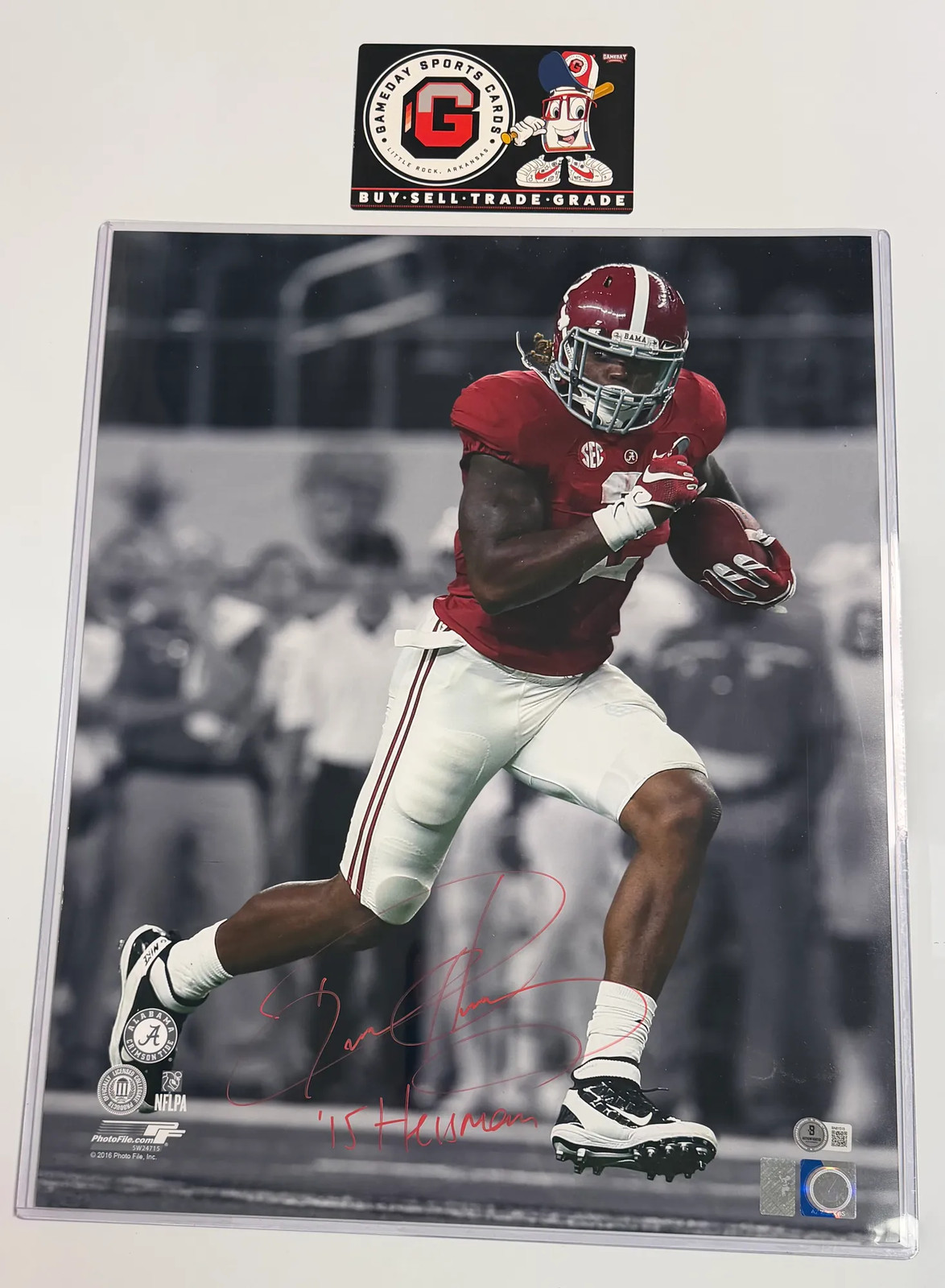Derrick Henry Autographed Signed Alabama Crimson Tide 16x20 Photo (Beckett Certified) 
