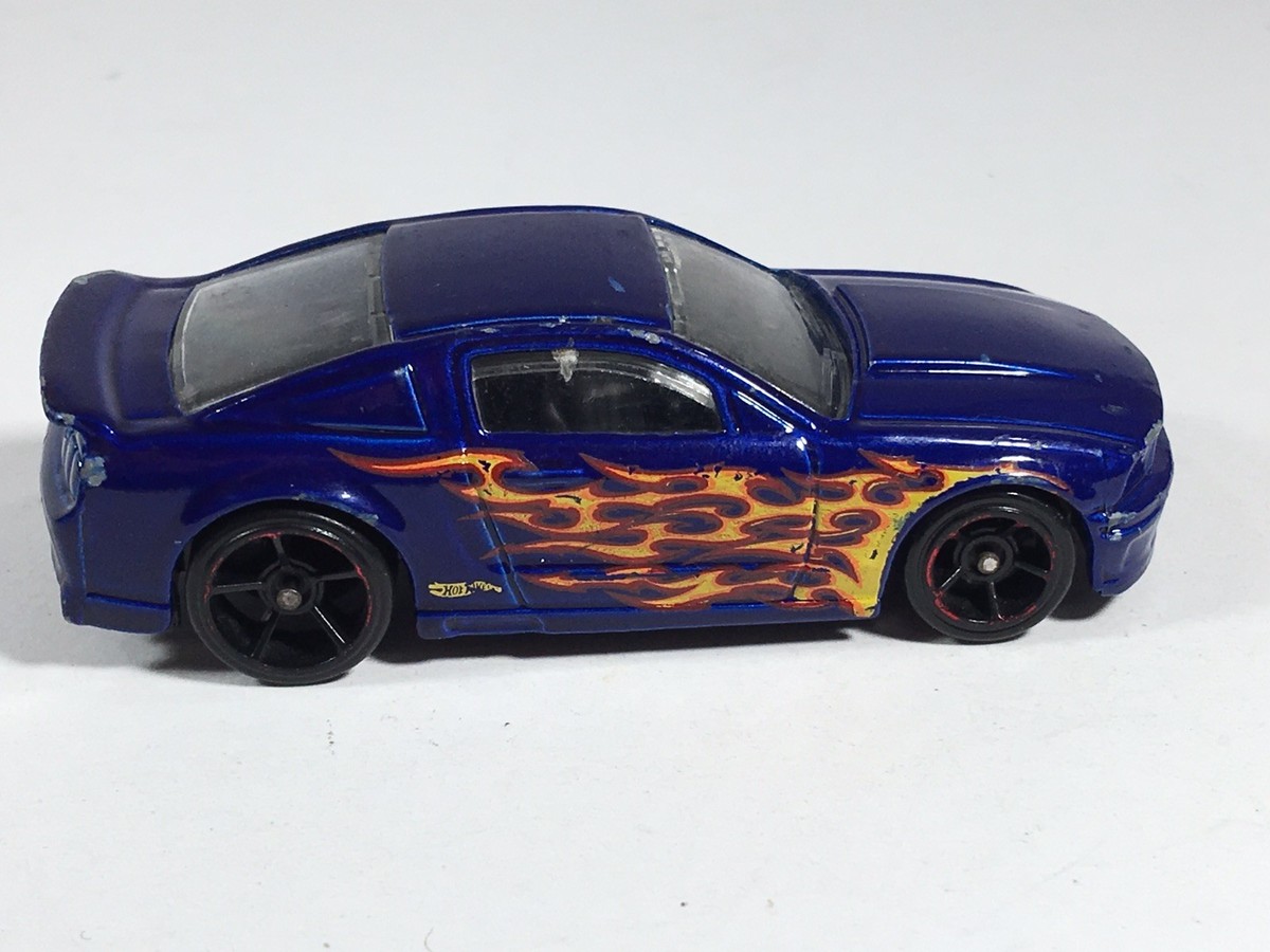 Hot Wheel マスタング フライングカラー Amazon.com: FORD MUSTANG Hot Wheels Color Shifters Series