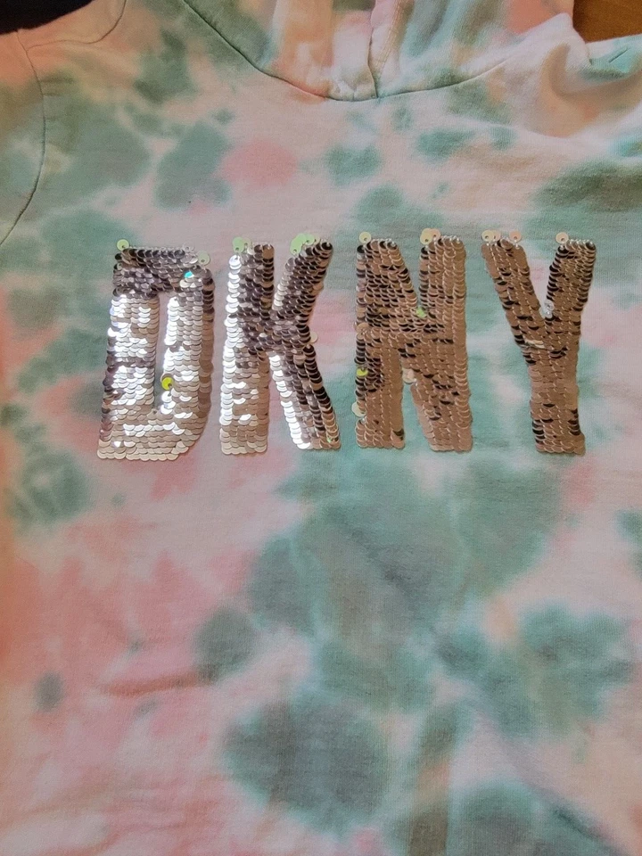 Vestido DKNY Niñas S (7) Manga Corta Con Capucha Tie Dye Logo con Bolsillos ESCUELA Foto 2 de 3