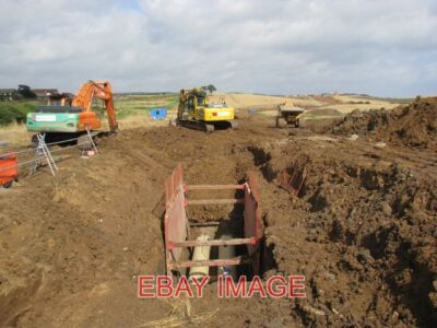 FOTO VERLEGUNG VON ABWASSERROHREN NEUE ROHRE WERDEN IM RAHMEN VON ARBEITEN ZUM IMP