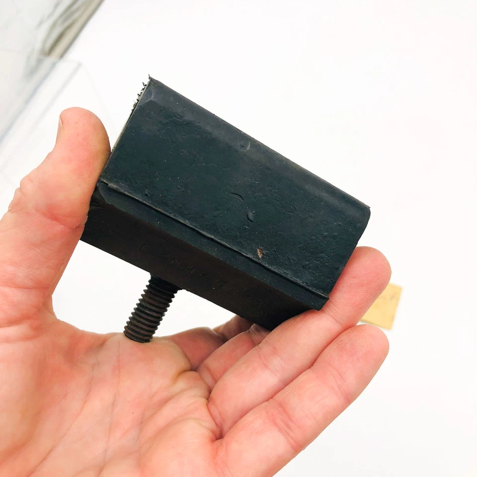 Jeep Willys 932954 Front Motor Mount OEM NOS PN 939993 Foto 4 de 4