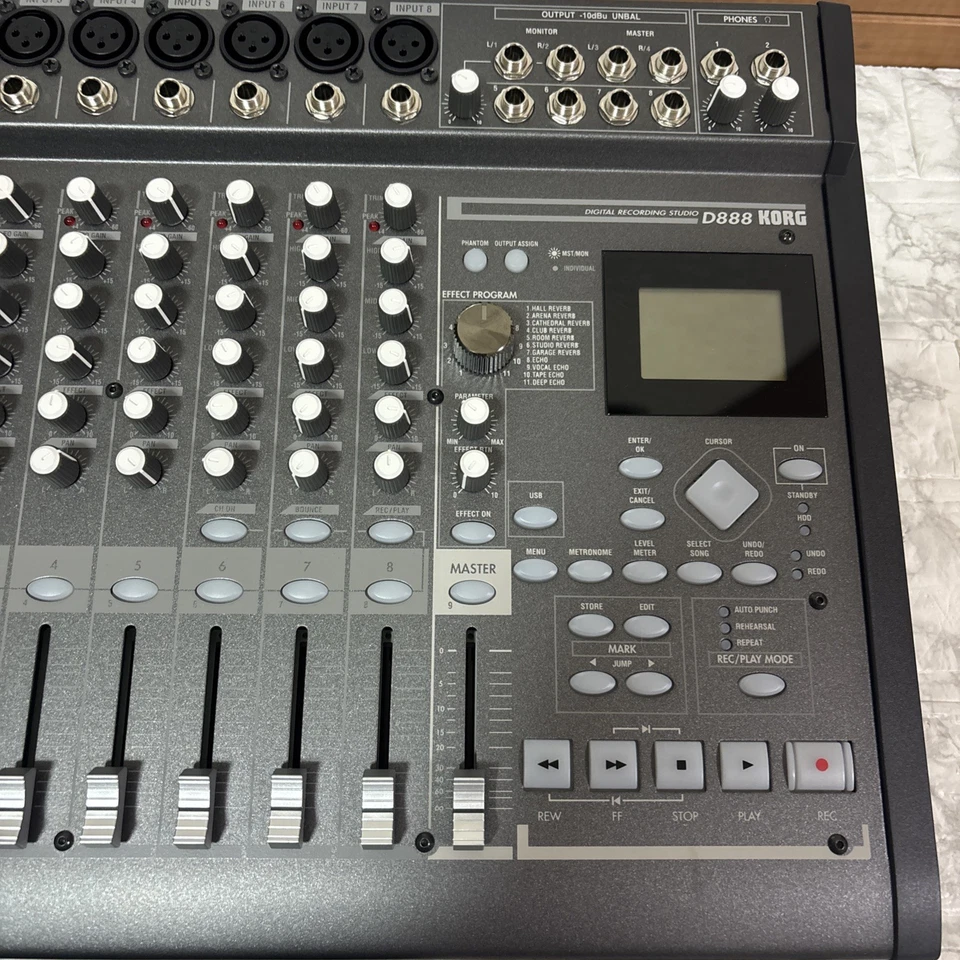 KORG D888 Digital Recording Studio Multi Track Recorder 100V - Image 3 of 4