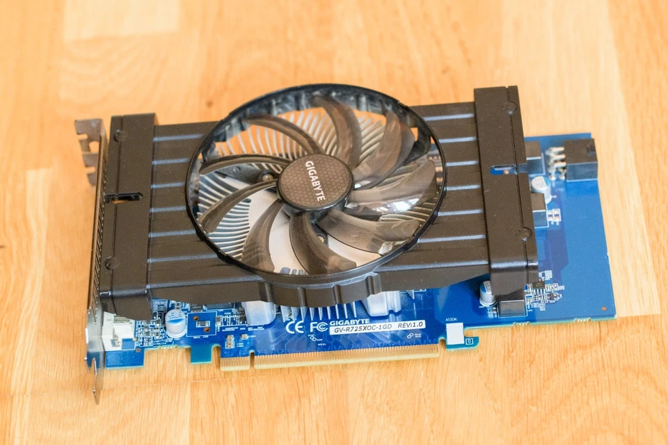 Gigabyte GV-R725XOC-1GB | PCIe VGA Card | Radeon R7 250X | 1GB RAM - Working - Bild 2 von 4