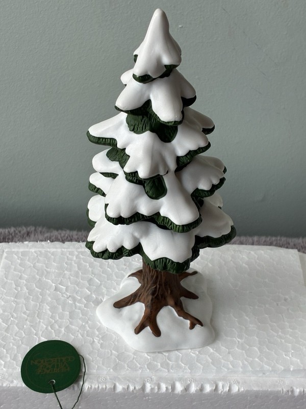 RETIRED VTG. DEPT. 56 VILLAGE PORCELAIN PINE SMALL~ BOX: VGC & TREE EXCELLENT