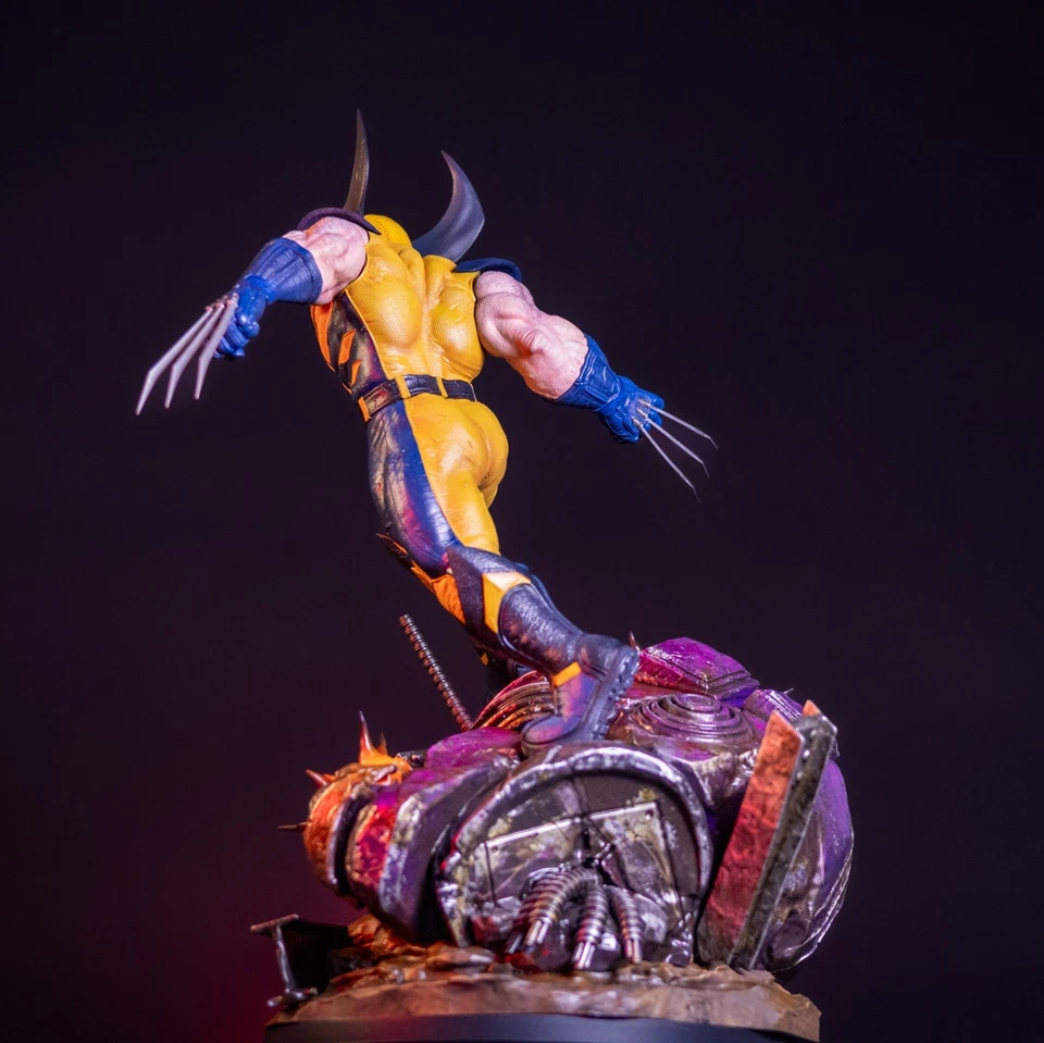 Arma X desatada - Estatua de Wolverine pintada a mano Foto 4 de 4