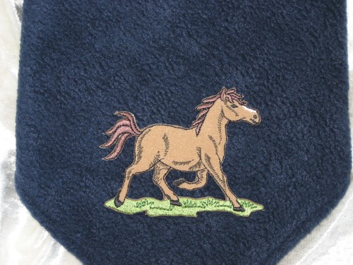 warmes Kinder Winter Halstuch, Schal, Dreieckstuch FLEECE, Pferde, Fohlen + Name - Bild 5 von 5
