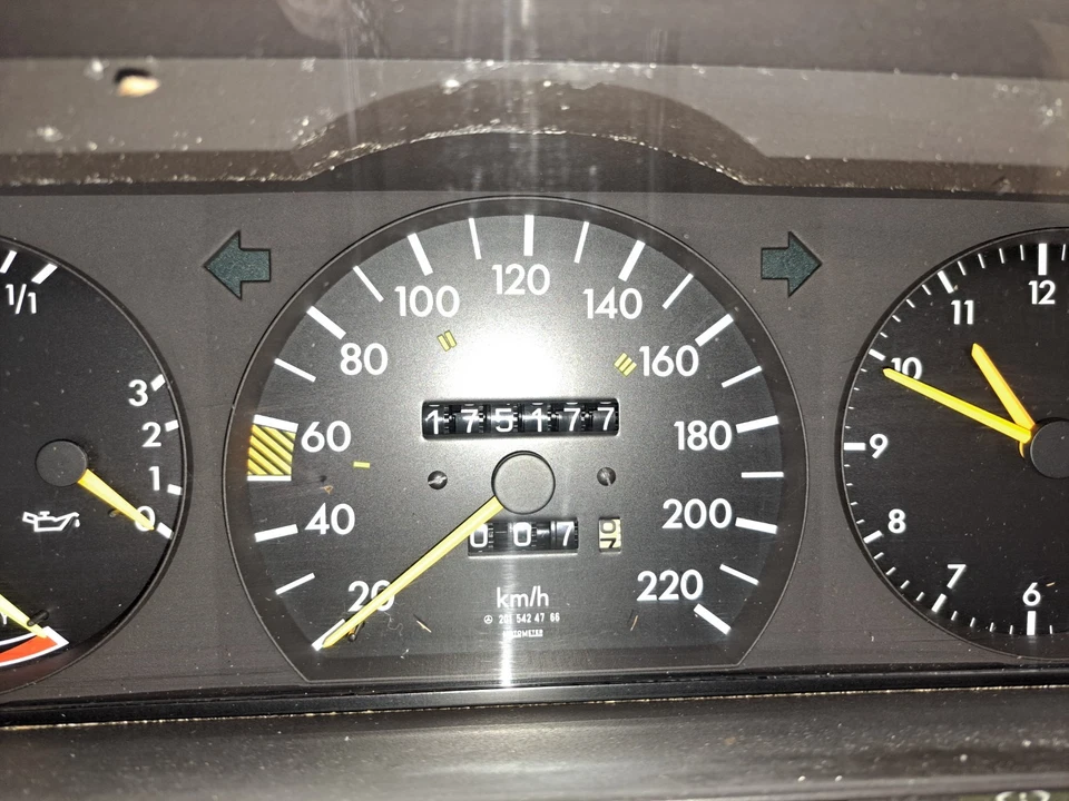 Mercedes W201 2,0 Bj.88-93 Tacho (175 Tkm) 2015423701 2015420611 - Bild 2 von 4