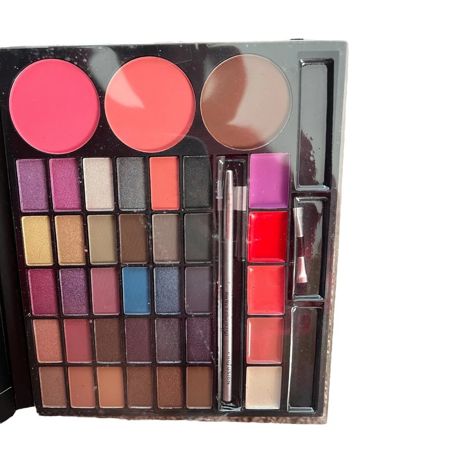 Novo com etiquetas Profusion Beauty Book com sombra, cor labial, bronzeador, lápis delineador - Imagem 3 de 4