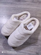 Dearfoams Womens Medium Size 7-8 Memory Foam Indoor Outdoor Slippers Muslin